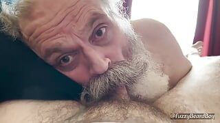 Moustache Farfar Cocksucker ger ett härligt sugjobb