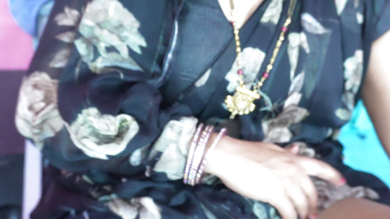 Sasur Bhahu Romances Batey Dono Ke Rangarliya Mante Hue Full Video and Hindi Audio