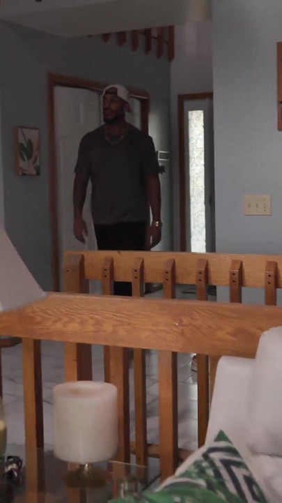 เมียของผัวชอบให้เมียมีชู้ต่างเชื้อชาติขี่ควยดําใหญ่ขณะผัวดู