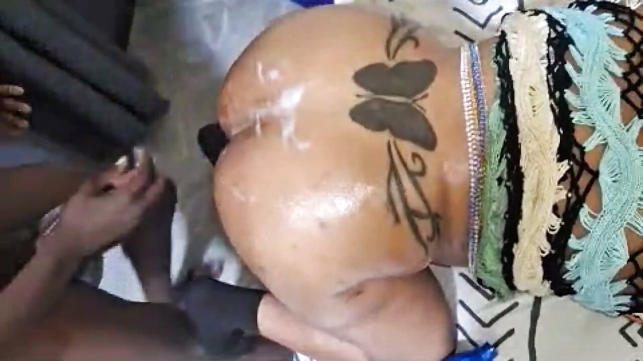 I pound the anus of my neighbor's wife