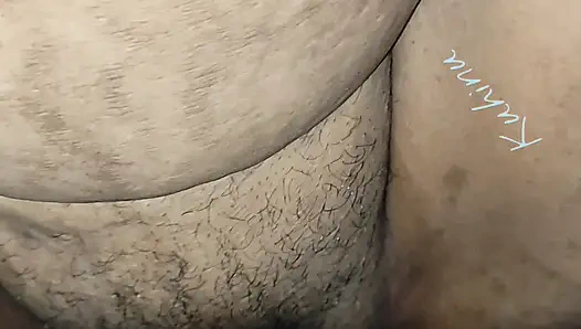 Aku menyeret istriku ke kamar mandi dan menyetubuhinya.