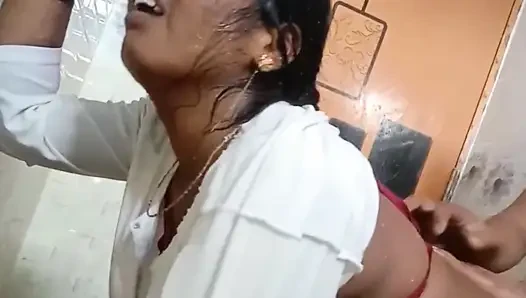 Bangladeşli güzel desi köylü ev hanımımla duş zamanı romantizm seks videosu