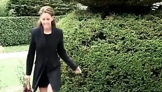 Lesbian nakal asal perancis lagi asik muasin memeknya pakai mainan seks