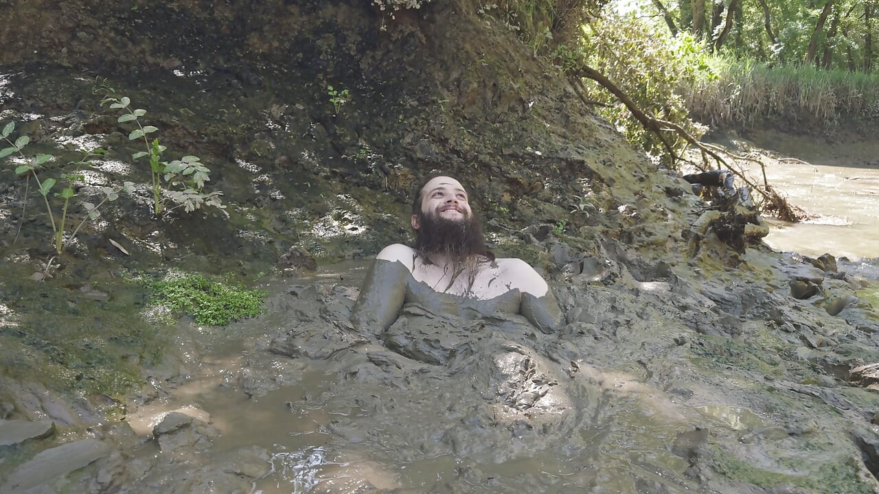 Odd Stuck... Living Mud ?