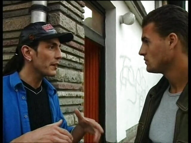 Awek berambut merah sedang menunggang zakar keras lelaki