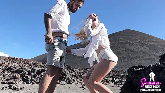 Date Night Öffentlicher sex - Wir sind einen vulkan gewandert und er brach in meinen mund aus
