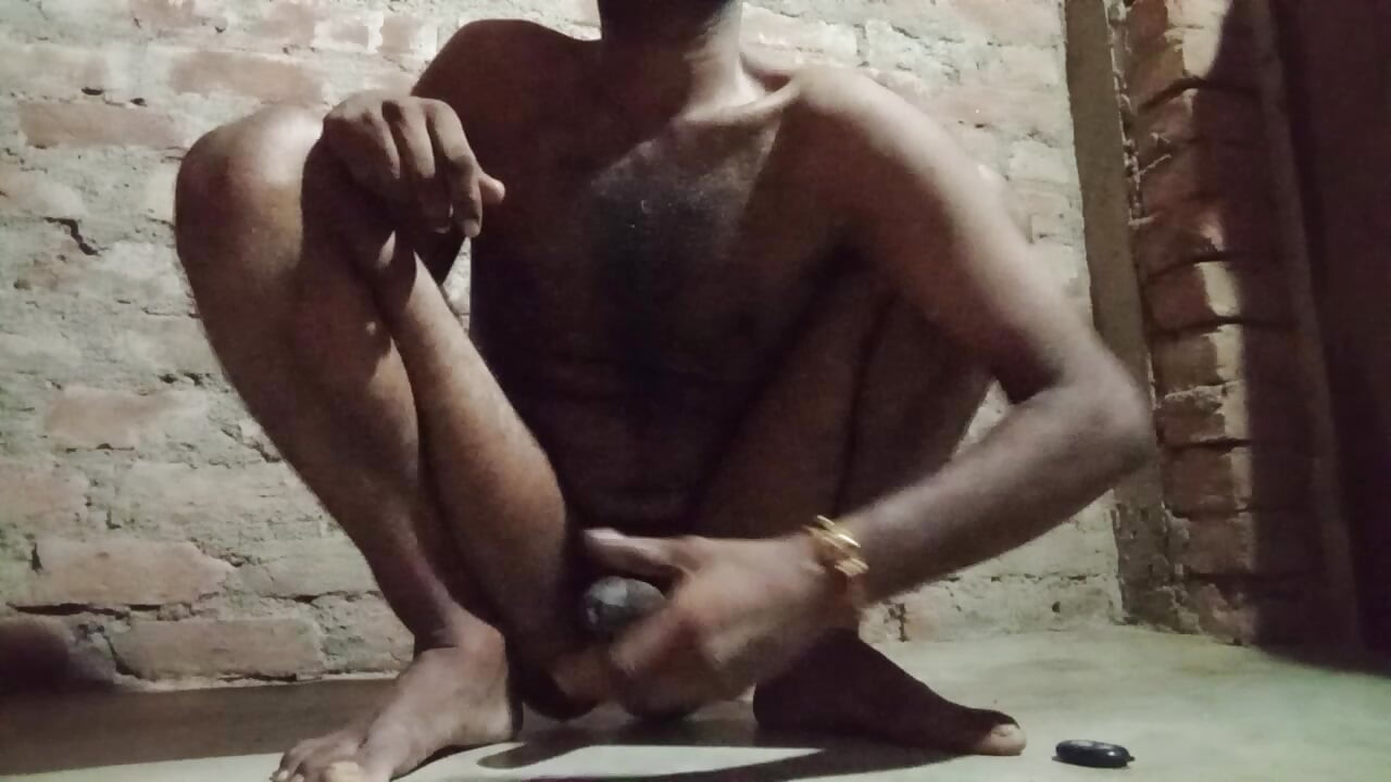 Mote land ki talash mein Dekho Dekho  bhatkana padta hai