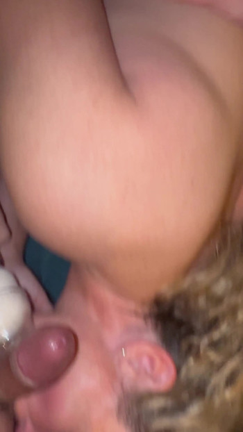 Bonemaiden在我坚硬的鸡巴上使用魔法棒玩具 | 短片 1