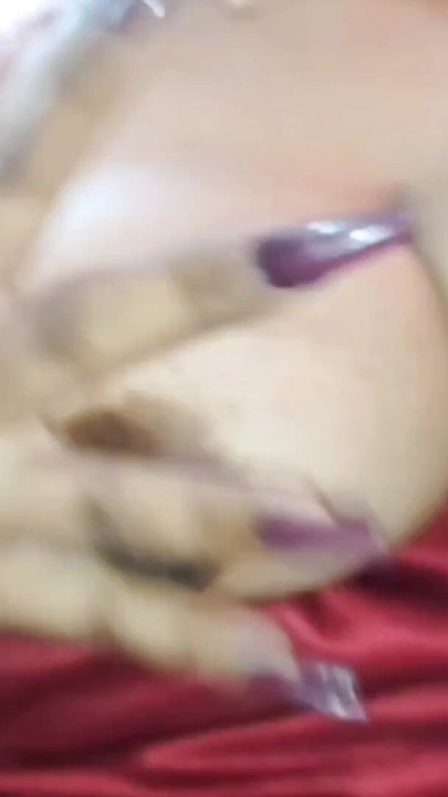 看到她工作的鸡巴勃起，女主人无法阻止自己操自己。 | 短片 1