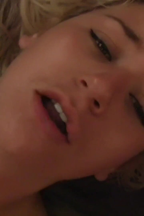 Dick Sucking Debutante Anya Reign Helt amatør!