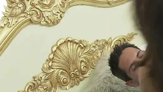 Üniformalı sürtükler sahne 2_elegant esmer büyük memeli ev hanımı sert sikişiyor