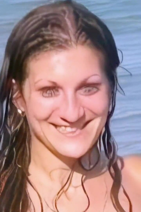 Alys Rebel: ภาพถ่ายกับกบฏ Alys French วัยใสที่โชว์ในคลื่น