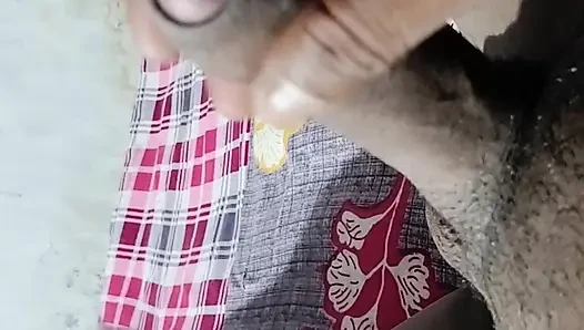 Üvey kız kardeşim beni🍆 yumruklarken gördü ve sonra karaya çıktı.