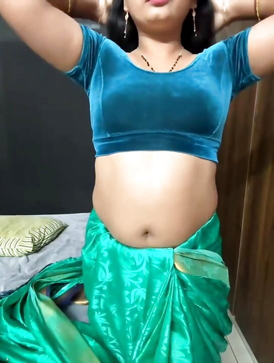 Telugu Desi Wife Strip and Doing Best Blowjob Job in Video Call