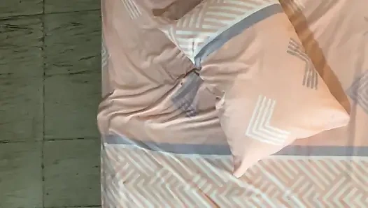 Hintli dövmeli büyük götlü komşusuyla götünü aldatıyor