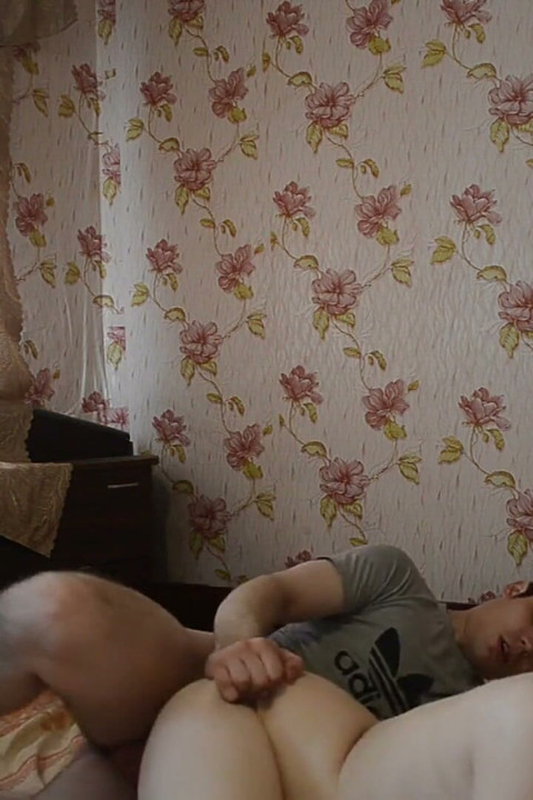 Amatör parsex som slutar med cumshot på rakad fitta