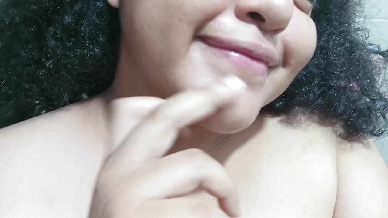 Esposa gordinha no chuveiro