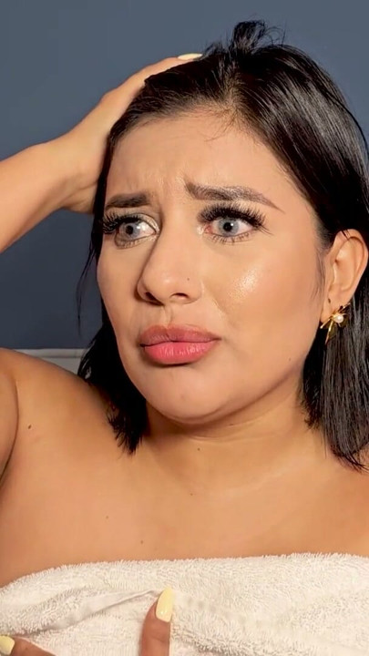 Hijastro se folla duro a su madrastra después de verla ducharse, con una polla dura - Naty Delgado & Markus Brown | Clip 1