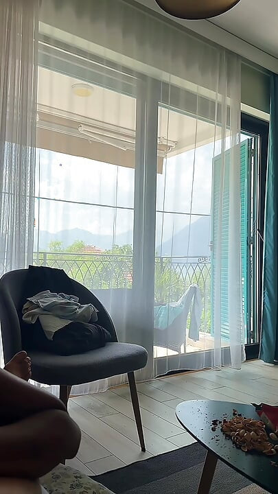 Papi, aku suka banget sama kontol besarmu - cewek semok latina rambut cokelat lagi asik nyepong dan ngentot posisi cowgirl - pov