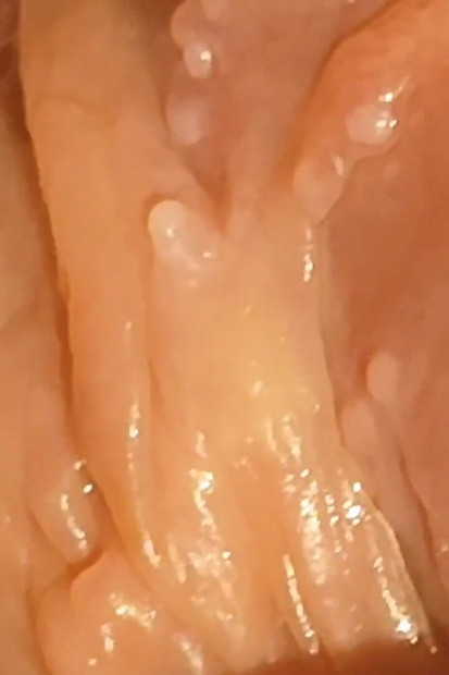 Super ljepilo na glaviću u kupaonici na poslu.