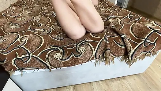 Русская шлюшка без трусиков ласкает киску, выбор сочных пульсирующих оргазмов