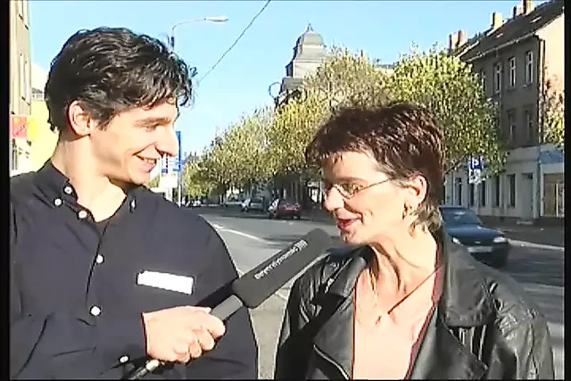 reporter fingers starved milf her big cunt needs the whole hand