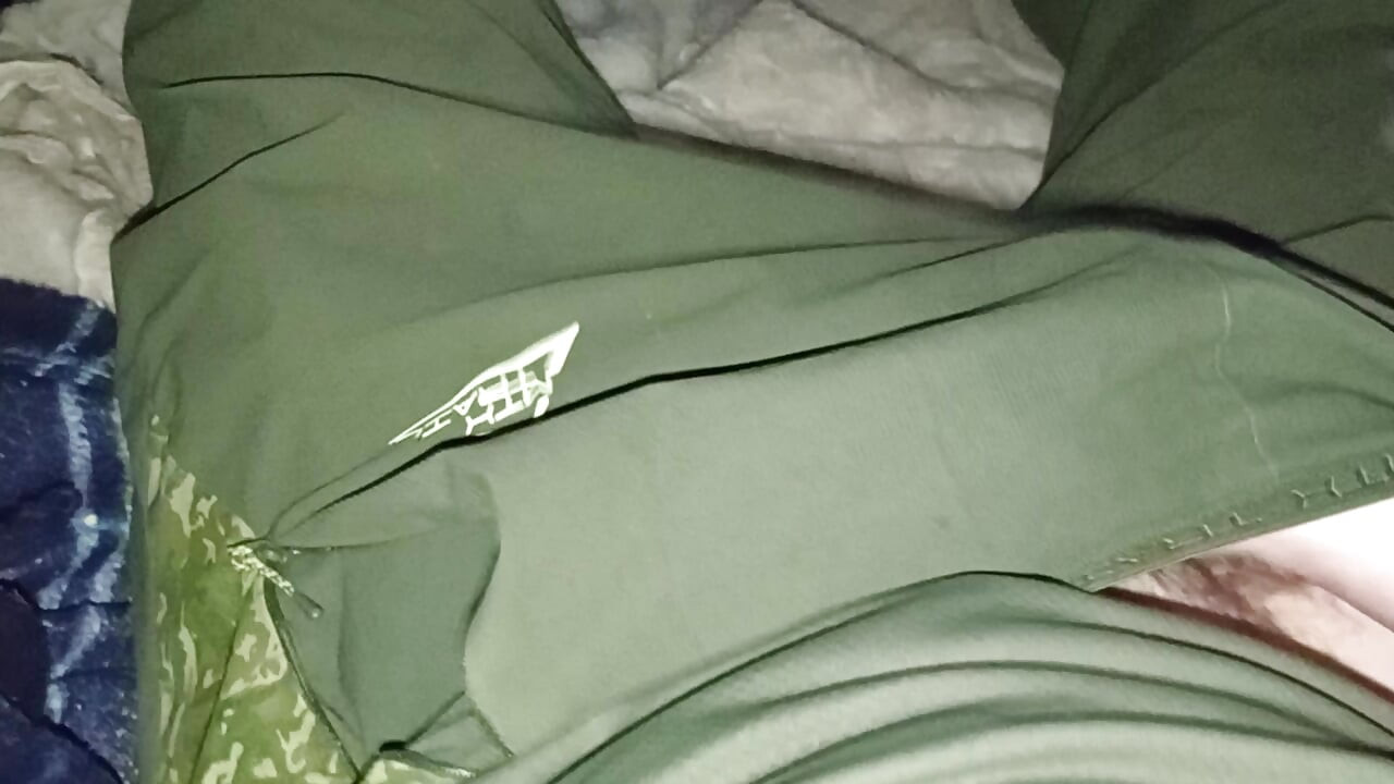 Αγόρι χύνει στα παντελόνια του