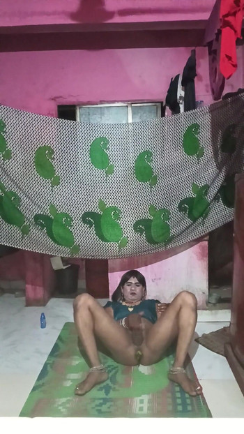 Must-share moment from "Madhuri bhabhi aj land ka pani likali"