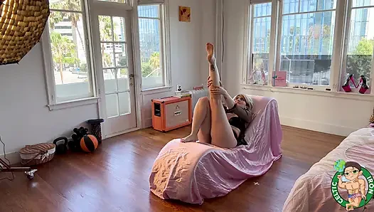 BTS blondine mit dickem arsch doggystyle 4k tief in den hals