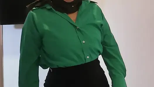 Kadın öğretmen birlikteydi, bu yüzden erkek arkadaşını bulmak için eve acele etti.