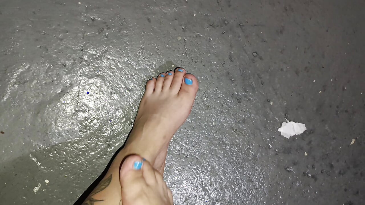 ペクエカと悪臭のある足が好きな