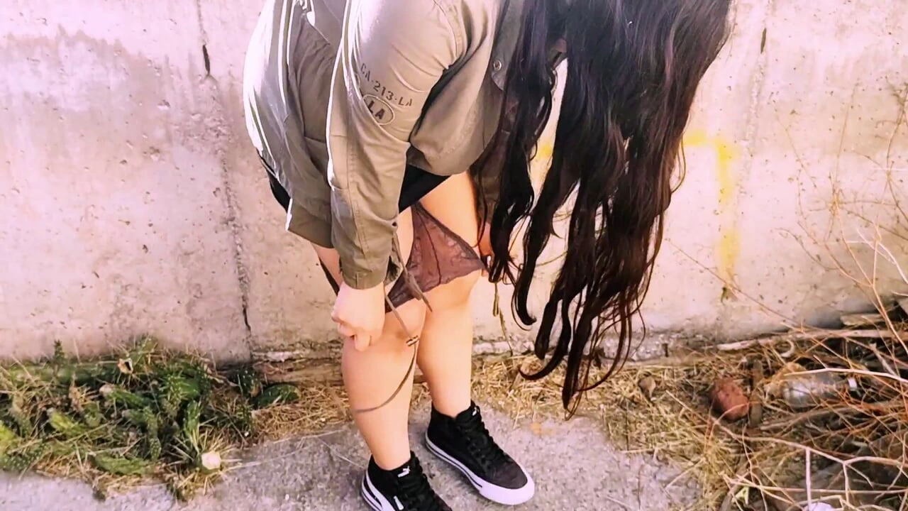 UNINHIBITED YOUNG WOMAN shows herself in PUBLIC and ENDS UP GIVING ME HER WET PANTIES