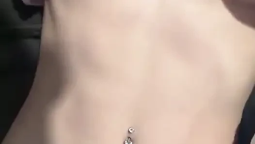 Yatakta parmakla yatıyorum kendimi sikiyorum b mastürbasyon