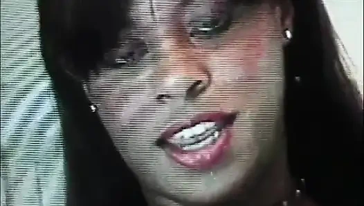 Büyük memeli zenci lezbiyenler bahçede parmaklıyor