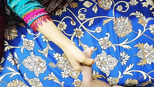 Sloppy Blowjob and Hardcore Fucked Desi Indian Village Bhai ko Lund dia Fast sex load Moaning