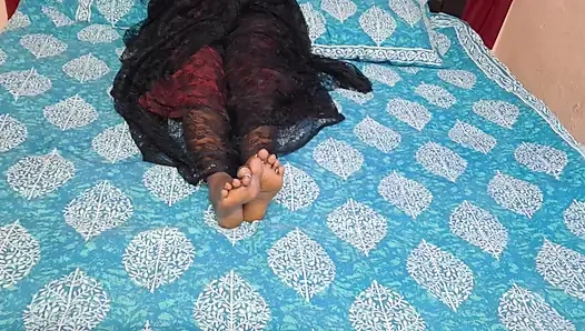 Hintli Üvey Anne Seks Zevki Için Oğlanı Baştan Çıkarıyor