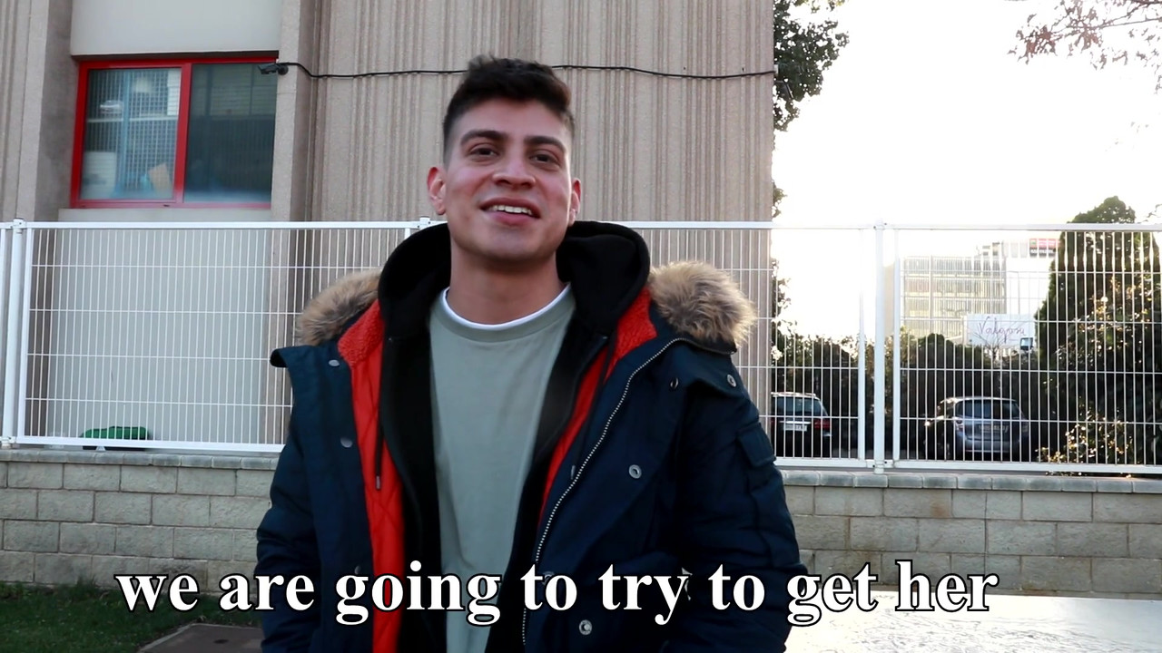 Annie在街上被抓