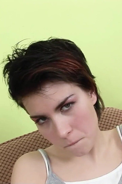 Une MILF se fait lécher et baiser par son mari après un long moment