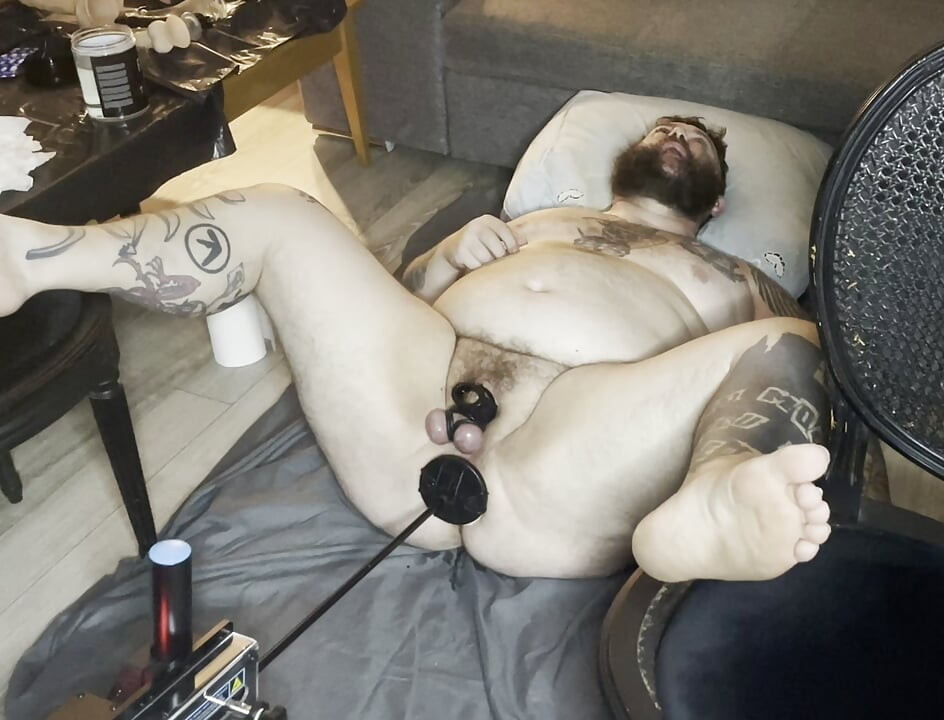 Fuck machine fucks my big ass in missionary big orgasm