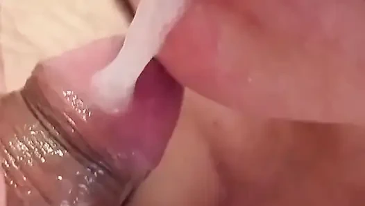 Зрелая удивительно сосет и глотает всю сперму