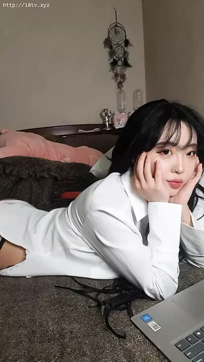 Beautiful Asian Webcam Babe