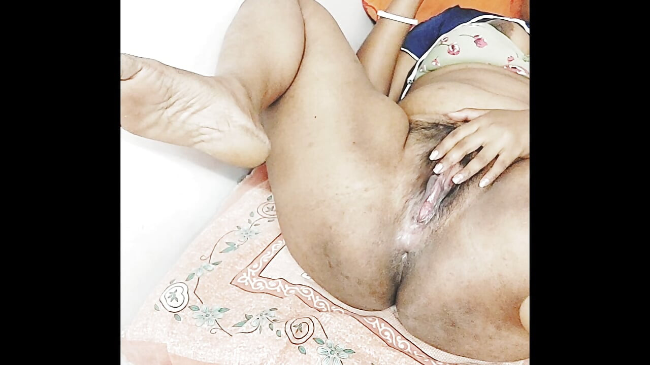 เมียช่วยตัวเองคนเดียวที่บ้านเพราะผัวไม่อยู่