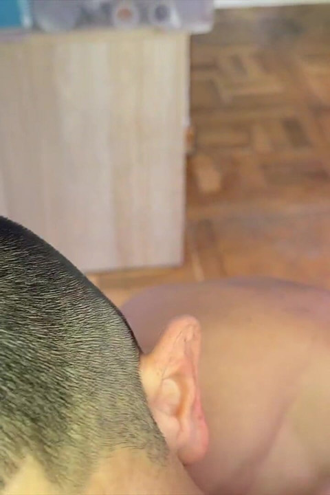 Probando Una Silla Muy Cómoda Para Chupar Pollas Grandes