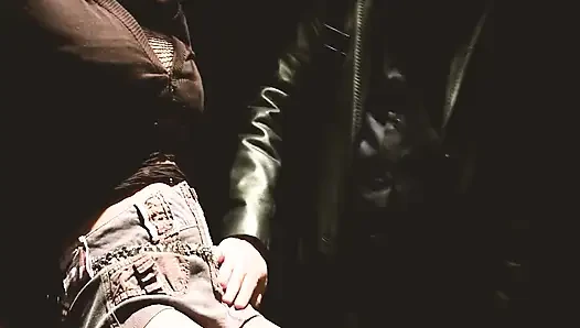 Very special agent, szene 1: Drei geile agenten in dessous haben sex im Verhörraum