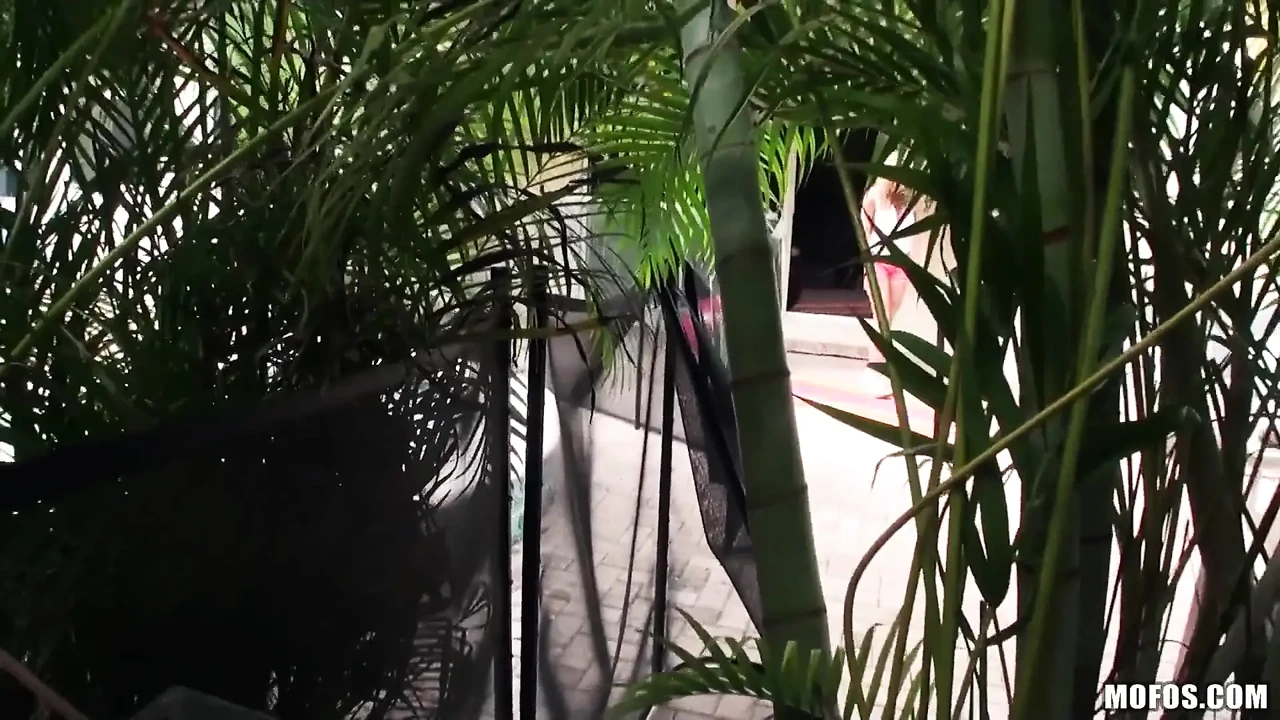 Mofos - Sexy Blonde Jewel Jensen Caught Levi Cash S'pying with a Camera & Drags Him Inside to Ride His Cock