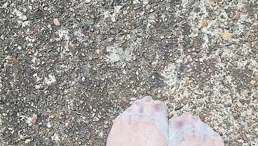 Ayaklar yumuşak bir şekilde adım