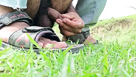 M yjungle mastürbasyon yaparken görünce beni sikiyor!