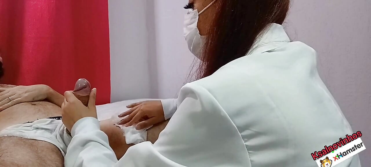 Verpleegster zag de harde pik van de patiënt