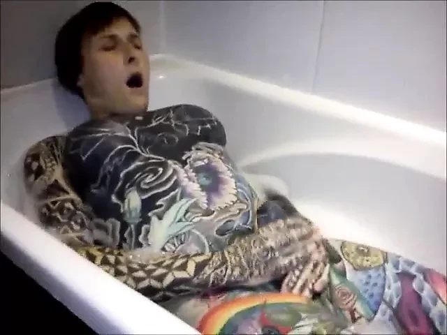 Hermaphrodite Tub Vibrator fun