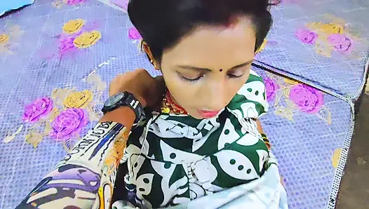 Indische stiefmutter geteiltes bett mit einfachem bett und stiefsohn glücklich gemacht, volles hindi-audio